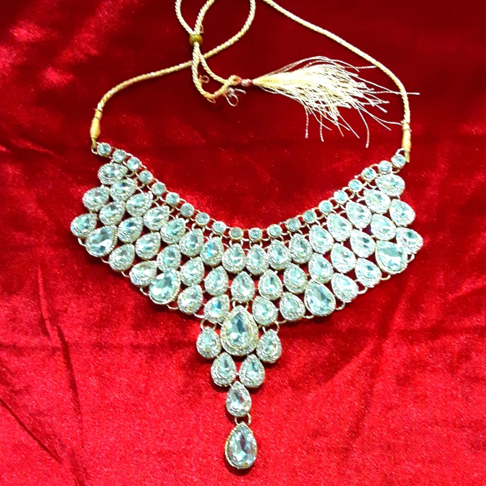 Statement necklace
